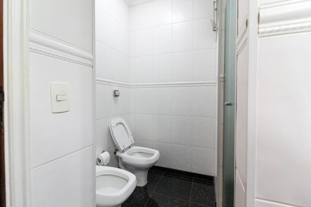 Apartamento para alugar com 237m², 5 quartos e 2 vagas Apartamento para alugar com 237m², 5 quartos e 2 vagasBanheiro 2