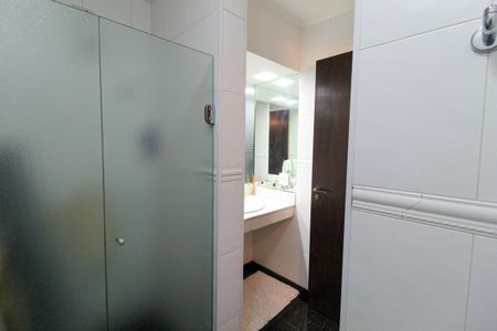 Apartamento para alugar com 237m², 5 quartos e 2 vagas Apartamento para alugar com 237m², 5 quartos e 2 vagasBanheiro 2