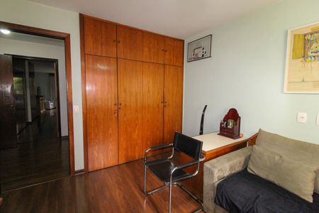 Apartamento para alugar com 237m², 5 quartos e 2 vagas Apartamento para alugar com 237m², 5 quartos e 2 vagasQuarto 2