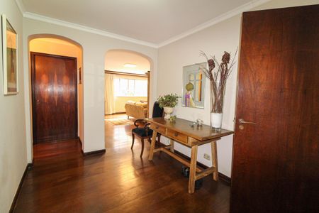 Apartamento para alugar com 237m², 5 quartos e 2 vagas Apartamento para alugar com 237m², 5 quartos e 2 vagasEntrada