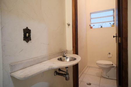 Casa à venda com 140m², 3 quartos e 4 vagas Casa à venda com 140m², 3 quartos e 4 vagasLavabo