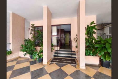 Apartamento à venda com 90m², 2 quartos e 1 vaga Apartamento à venda com 90m², 2 quartos e 1 vagaFachada e portaria