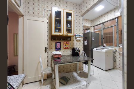 Apartamento à venda com 90m², 2 quartos e 1 vaga Apartamento à venda com 90m², 2 quartos e 1 vagaCozinha e Área de Serviço