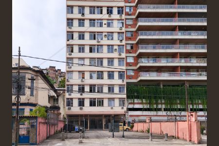 Apartamento à venda com 90m², 2 quartos e 1 vaga Apartamento à venda com 90m², 2 quartos e 1 vagaFachada e portaria