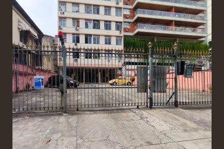 Apartamento à venda com 90m², 2 quartos e 1 vaga Apartamento à venda com 90m², 2 quartos e 1 vagaFachada e portaria