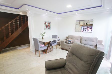 Casa de condomínio à venda com 130m², 3 quartos e 3 vagas Casa de condomínio à venda com 130m², 3 quartos e 3 vagasSala