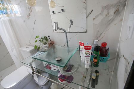 Casa de condomínio à venda com 130m², 3 quartos e 3 vagas Casa de condomínio à venda com 130m², 3 quartos e 3 vagasBanheiro Social