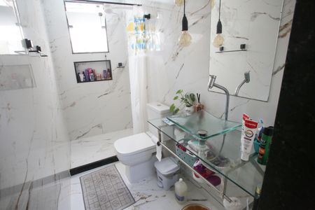 Casa de condomínio à venda com 130m², 3 quartos e 3 vagas Casa de condomínio à venda com 130m², 3 quartos e 3 vagasBanheiro Social