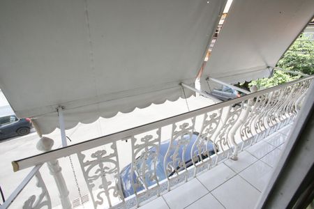 Casa de condomínio à venda com 130m², 3 quartos e 3 vagas Casa de condomínio à venda com 130m², 3 quartos e 3 vagasVaranda do Quart 2