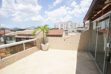 Casa de condomínio à venda com 130m², 3 quartos e 3 vagas Casa de condomínio à venda com 130m², 3 quartos e 3 vagasTerraço
