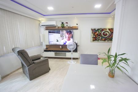 Casa de condomínio à venda com 130m², 3 quartos e 3 vagas Casa de condomínio à venda com 130m², 3 quartos e 3 vagasSala