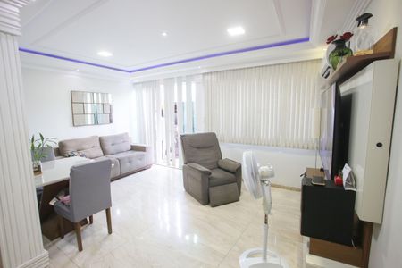 Casa de condomínio à venda com 130m², 3 quartos e 3 vagas Casa de condomínio à venda com 130m², 3 quartos e 3 vagasSala