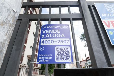 Casa à venda com 117m², 2 quartos e 3 vagas Casa à venda com 117m², 2 quartos e 3 vagasFachada