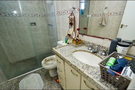 Apartamento à venda com 212m², 4 quartos e 3 vagas Apartamento à venda com 212m², 4 quartos e 3 vagasBanheiro social