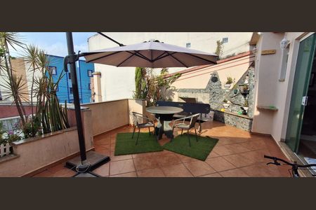 Casa à venda com 220m², 3 quartos e 2 vagas Casa à venda com 220m², 3 quartos e 2 vagasVaranda