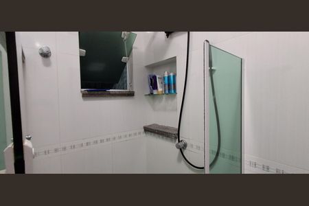 Casa à venda com 220m², 3 quartos e 2 vagas Casa à venda com 220m², 3 quartos e 2 vagasBanheiro Suíte 2