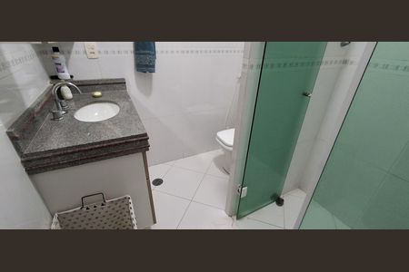 Casa à venda com 220m², 3 quartos e 2 vagas Casa à venda com 220m², 3 quartos e 2 vagasBanheiro Suíte 2