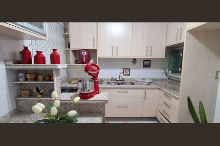 Casa à venda com 220m², 3 quartos e 2 vagas Casa à venda com 220m², 3 quartos e 2 vagasCozinha