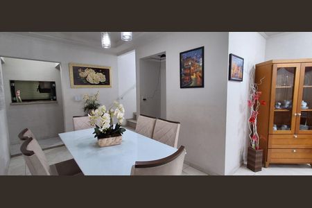 Casa à venda com 220m², 3 quartos e 2 vagas Casa à venda com 220m², 3 quartos e 2 vagasSala de jantar