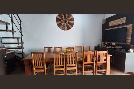 Casa à venda com 220m², 3 quartos e 2 vagas Casa à venda com 220m², 3 quartos e 2 vagasÁrea gourmet