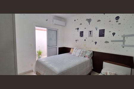 Casa à venda com 220m², 3 quartos e 2 vagas Casa à venda com 220m², 3 quartos e 2 vagasSuíte