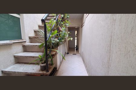 Casa à venda com 220m², 3 quartos e 2 vagas Casa à venda com 220m², 3 quartos e 2 vagasQuintal