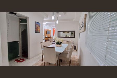 Casa à venda com 220m², 3 quartos e 2 vagas Casa à venda com 220m², 3 quartos e 2 vagasSala de jantar