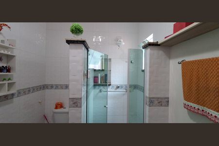 Casa à venda com 220m², 3 quartos e 2 vagas Casa à venda com 220m², 3 quartos e 2 vagasBanheiro Suíte 1