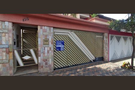 Casa à venda com 220m², 3 quartos e 2 vagas Casa à venda com 220m², 3 quartos e 2 vagasPlaquinha