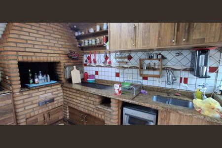 Casa à venda com 220m², 3 quartos e 2 vagas Casa à venda com 220m², 3 quartos e 2 vagasÁrea gourmet