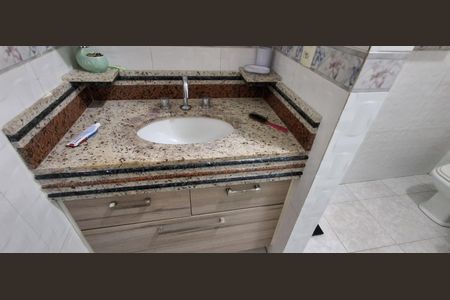 Casa à venda com 220m², 3 quartos e 2 vagas Casa à venda com 220m², 3 quartos e 2 vagasBanheiro Suíte 1