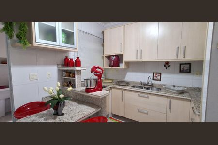 Casa à venda com 220m², 3 quartos e 2 vagas Casa à venda com 220m², 3 quartos e 2 vagasCozinha