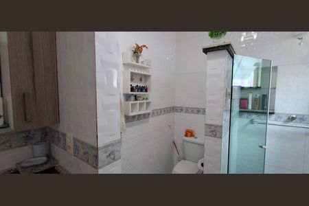 Casa à venda com 220m², 3 quartos e 2 vagas Casa à venda com 220m², 3 quartos e 2 vagasBanheiro Suíte 2