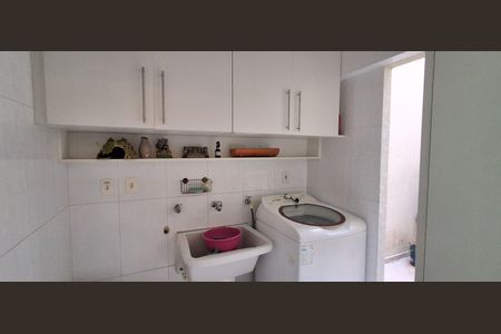 Casa à venda com 220m², 3 quartos e 2 vagas Casa à venda com 220m², 3 quartos e 2 vagasÁrea de Serviço