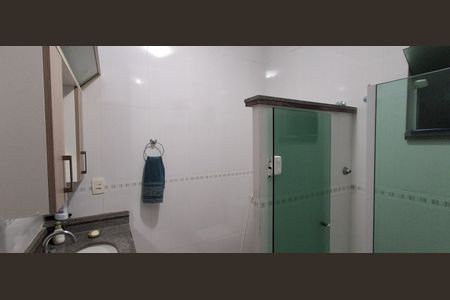 Casa à venda com 220m², 3 quartos e 2 vagas Casa à venda com 220m², 3 quartos e 2 vagasBanheiro Suíte 2