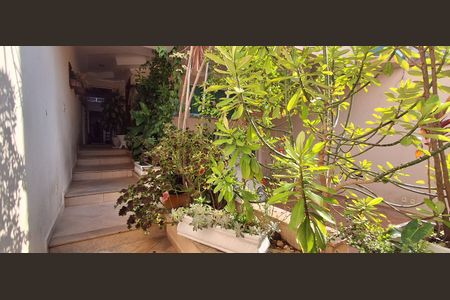 Casa à venda com 220m², 3 quartos e 2 vagas Casa à venda com 220m², 3 quartos e 2 vagasEntrada