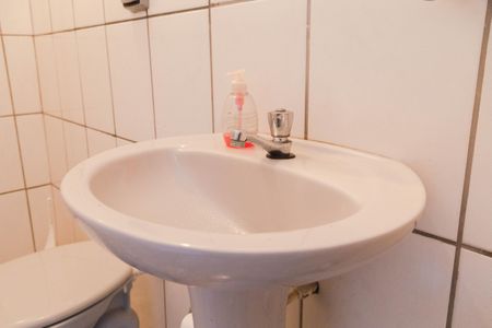 Casa à venda com 178m², 3 quartos e 2 vagas Casa à venda com 178m², 3 quartos e 2 vagasBanheiro