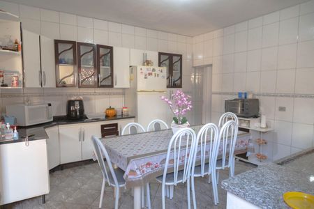 Casa à venda com 178m², 3 quartos e 2 vagas Casa à venda com 178m², 3 quartos e 2 vagasCozinha