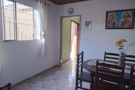 Casa à venda com 178m², 3 quartos e 2 vagas Casa à venda com 178m², 3 quartos e 2 vagasSala