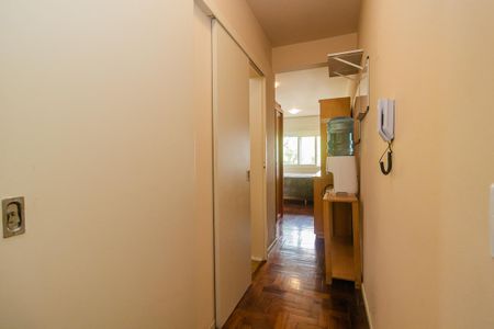 Studio à venda com 31m², 1 quarto e sem vaga Studio à venda com 31m², 1 quarto e sem vagaCorredor