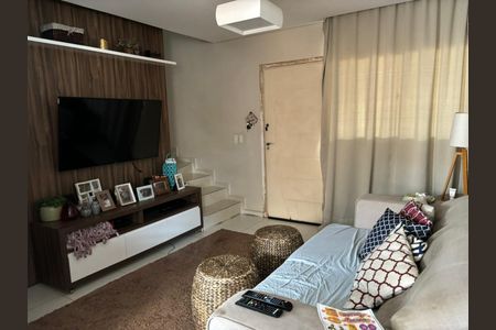 Casa de condomínio à venda com 69m², 2 quartos e 2 vagas Casa de condomínio à venda com 69m², 2 quartos e 2 vagasSala