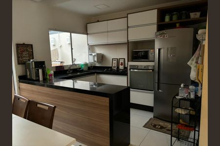 Casa de condomínio à venda com 69m², 2 quartos e 2 vagas Casa de condomínio à venda com 69m², 2 quartos e 2 vagasCozinha