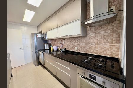 Apartamento à venda com 108m², 3 quartos e 2 vagas Apartamento à venda com 108m², 3 quartos e 2 vagasCozinha