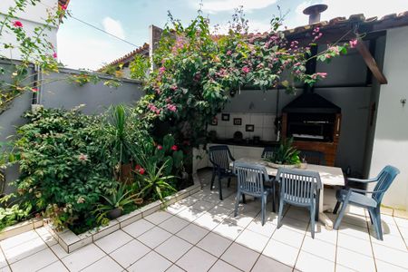Casa à venda com 227m², 3 quartos e 4 vagas Casa à venda com 227m², 3 quartos e 4 vagas Churrasqueira