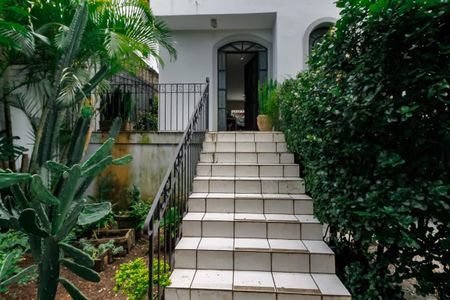 Casa à venda com 227m², 3 quartos e 4 vagas Casa à venda com 227m², 3 quartos e 4 vagasEntrada