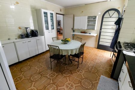 Casa à venda com 227m², 3 quartos e 4 vagas Casa à venda com 227m², 3 quartos e 4 vagasCozinha - Armários