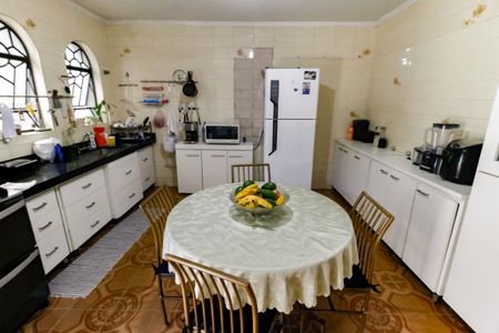 Casa à venda com 227m², 3 quartos e 4 vagas Casa à venda com 227m², 3 quartos e 4 vagasCozinha - Armários