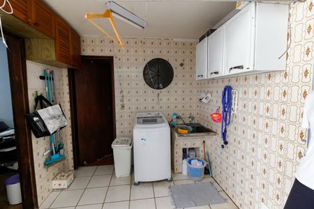 Casa à venda com 227m², 3 quartos e 4 vagas Casa à venda com 227m², 3 quartos e 4 vagasÁrea de Serviço