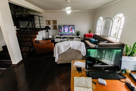 Casa à venda com 227m², 3 quartos e 4 vagas Casa à venda com 227m², 3 quartos e 4 vagasSala