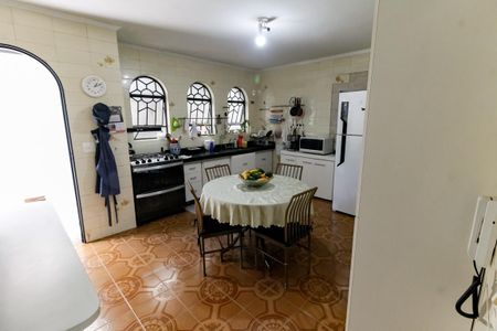 Casa à venda com 227m², 3 quartos e 4 vagas Casa à venda com 227m², 3 quartos e 4 vagasCozinha - Armários